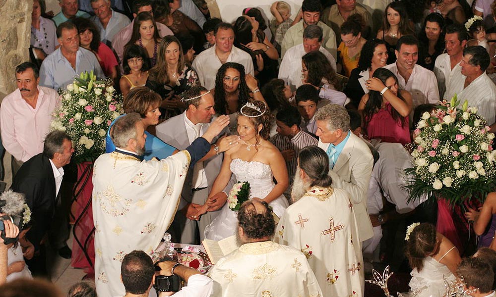 You are currently viewing Greek Wedding Customs and Traditions