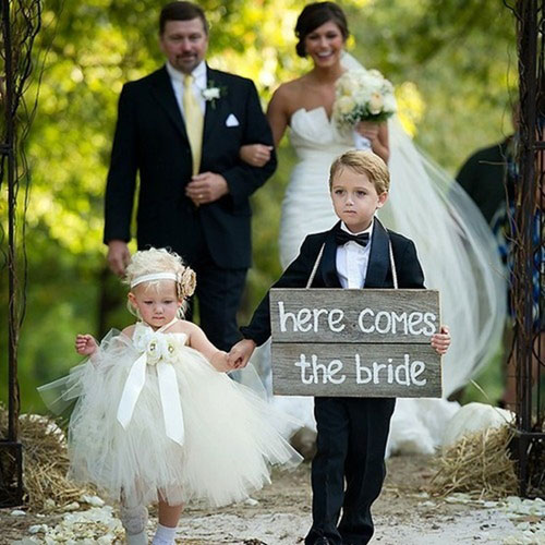 You are currently viewing Wedding Traditions: Page Boy and Flower Girl