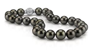 Read more about the article Majestic, Mysterious, Magnificent: Discover Black Pearls