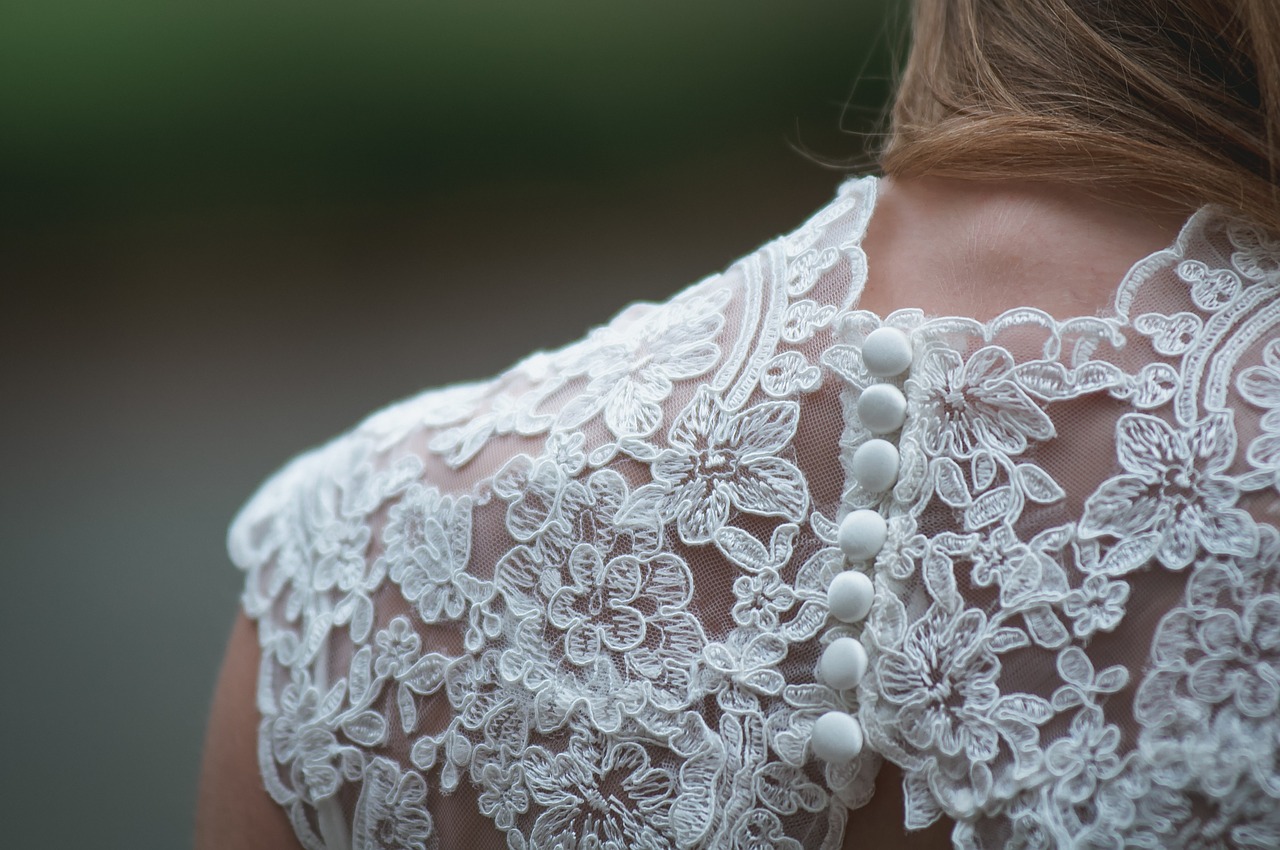 You are currently viewing Adding Lace and Frills to Your Wedding Day