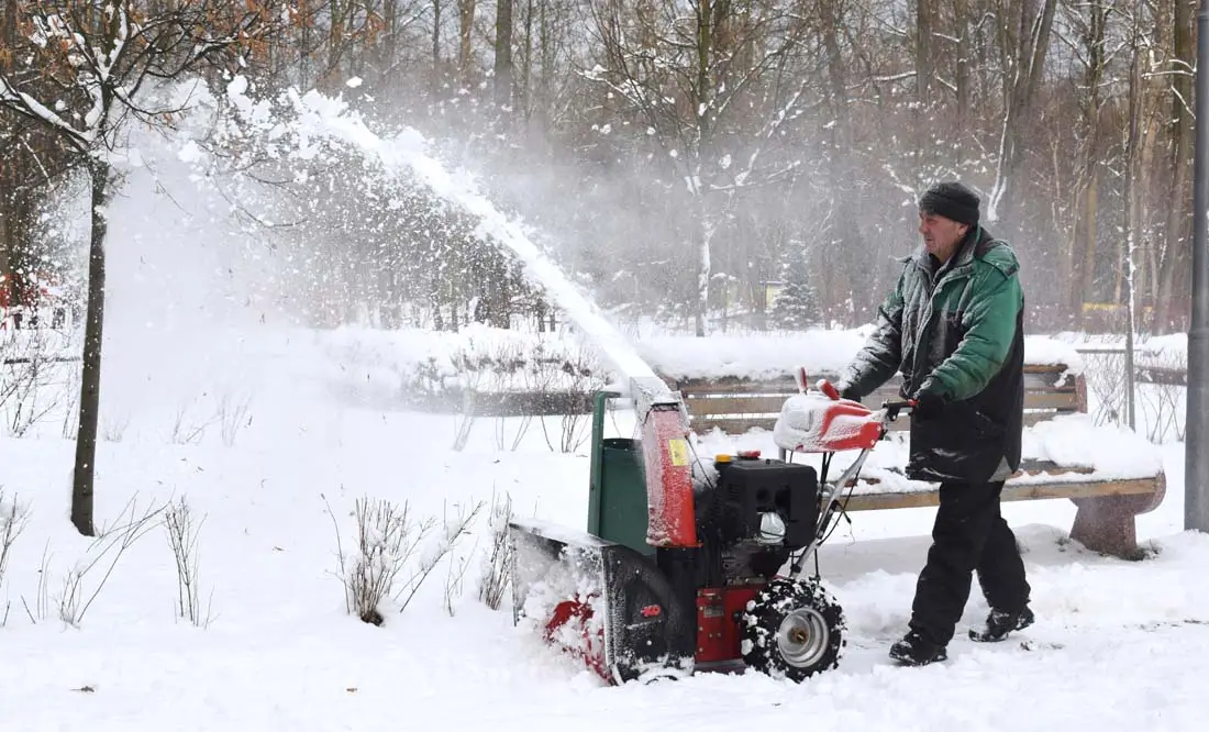 You are currently viewing 5 Different Types of Snow Blowers You need to know