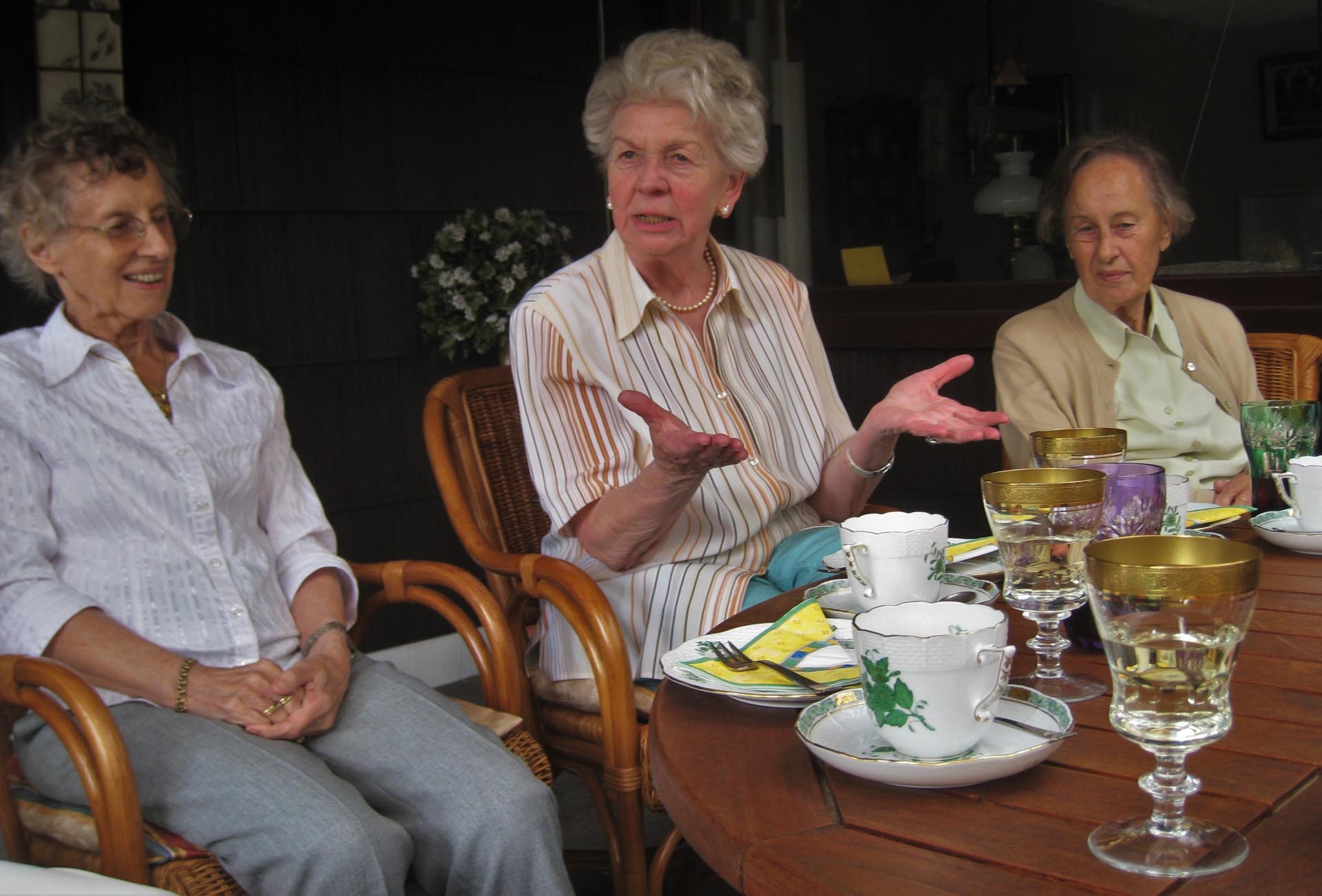 You are currently viewing WHY SOCIALIZATION IS THE KEY TO AGING IN PLACE FOR SENIORS