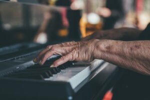 Read more about the article Top 14 surprising benefits of music therapy to human health