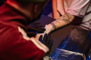 Read more about the article Know the Cons of Becoming a Tattooist