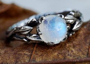 Read more about the article Choose the Perfect Moonstone Ring for Your Loved One