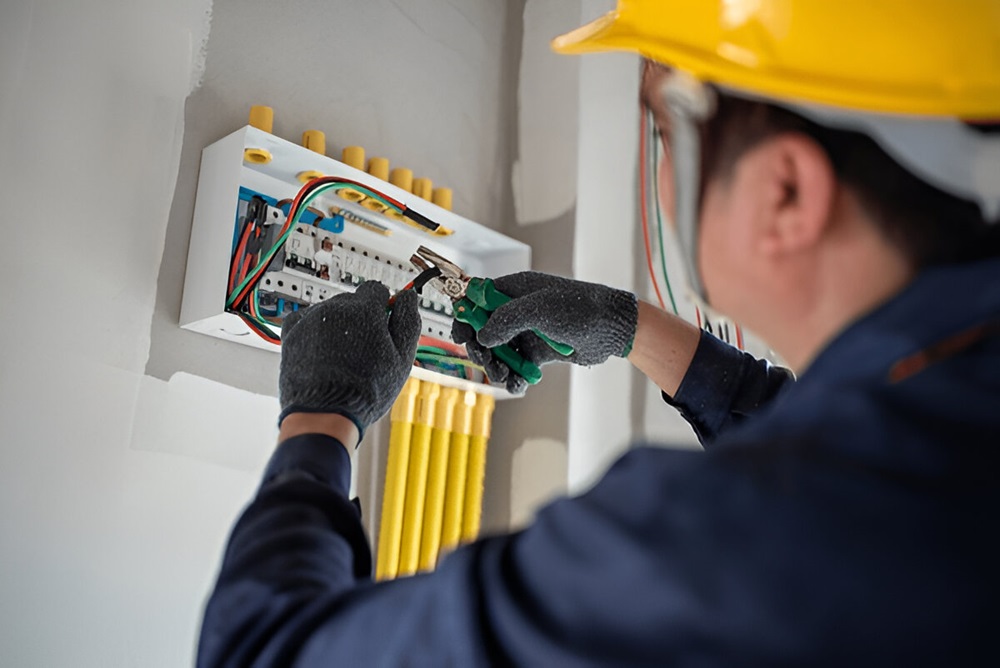 You are currently viewing An Electrician’s Future: A Comprehensive Guide to Career Prospects