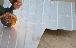 Read more about the article Mastering Metal Cutting with Corrugated Iron Cutters
