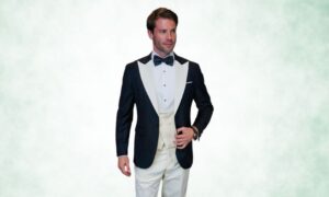 Read more about the article Why More Grooms Are Choosing Colorful Tuxedos